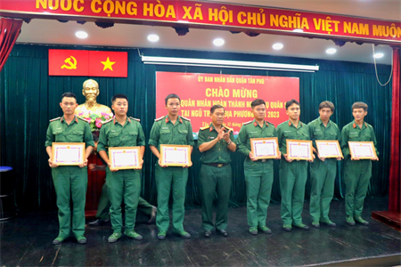 Quận Tân Phú đón 180 quân nhân hoàn thành nghĩa vụ quân sự trở về địa phương