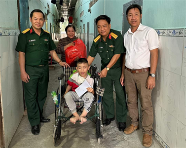 "Tết sẻ chia - Tết yêu thương" với trẻ em mồ côi, hoàn cảnh khó khăn do đại dịch Covid-19