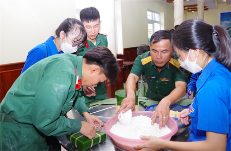 Tỉnh Bình Thuận: Sôi nổi hội thi gói bánh chưng