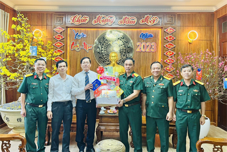 Bí thư Tỉnh ủy Bà Rịa-Vũng Tàu thăm, chúc tết cán bộ, chiến sĩ Bộ CHQS tỉnh
