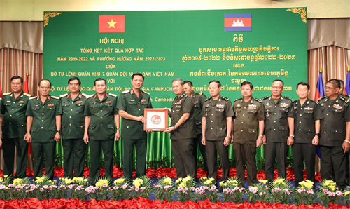 Không ngừng vun đặp tình hữu nghị Việt Nam - Campuchia