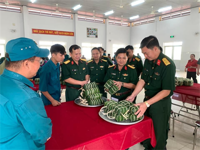 Thành phố Thủ Dầu Một, tỉnh Bình Dương thi nấu bánh và làm báo tường trang trí tết