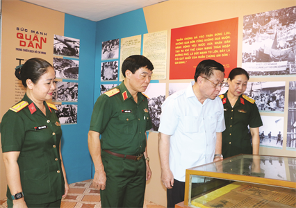 Đưa hiện vật vào giáo dục truyền thống cho thế hệ trẻ