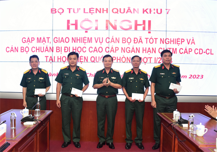 Bộ Tư lệnh Quân khu 7 gặp mặt cán bộ đi học tại Học viện Quốc phòng