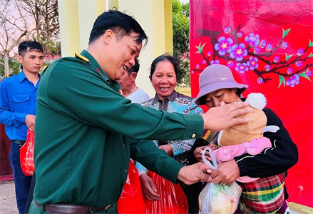 Lo cho dân mùa xuân ấm