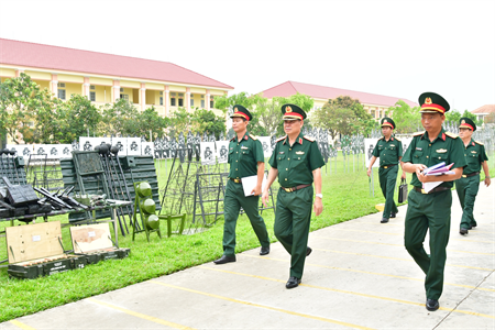 Bộ Tư lệnh Quân khu 7 kiểm tra công tác chuẩn bị huấn luyện chiến sĩ mới 2023 tại Trung đoàn 738