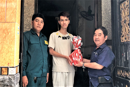 Phường 2 Quận 8 thăm, động viên thanh niên chuẩn bị nhập ngũ
