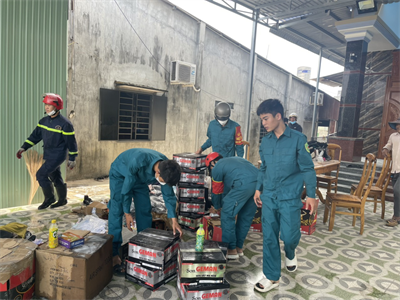 LLVT thị xã Chơn Thành phối hợp chữa cháy hộ kinh doanh sơn