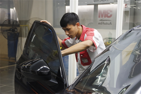 Đảng viên trẻ nhập ngũ