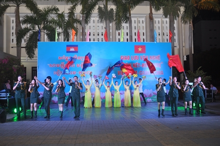 Sĩ quan trẻ lực lượng vũ trang tỉnh Tây Ninh và Quân đội Hoàng gia Campuchia:
Tăng cường giao lưu, đoàn kết, hữu nghị