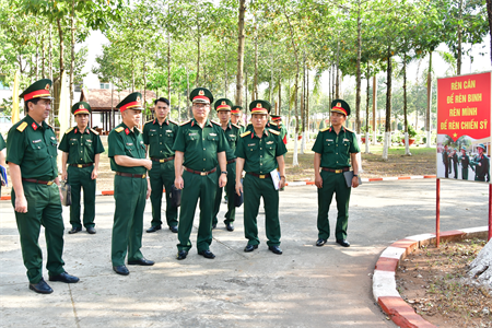 Bộ Tư lệnh Quân khu 7 kiểm tra công tác chuẩn bị tiếp nhận chiến sĩ mới tại Trung đoàn 736