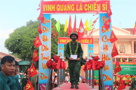 Huyện Cần Đước, tỉnh Long An tiễn 215 thanh niên lên đường nhập ngũ