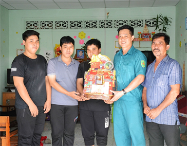 Ba anh em cùng vào quân ngũ