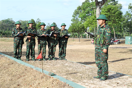 Trung đoàn 2 chuẩn bị tốt cho nhiệm vụ huấn luyện năm 2023