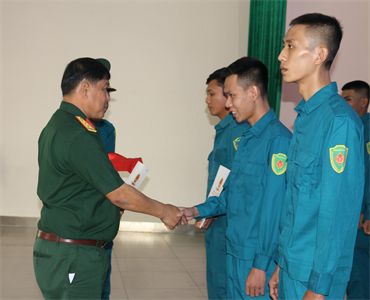 Thị xã Tân Uyên, tỉnh Bình Dương thành lập Trung đội Dân quân thường trực hoạt động trong Khu công nghiệp Nam Tân Uyên
