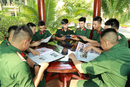 Sôi nổi các hoạt động ngày nghỉ cuối tuần của chiến sĩ mới