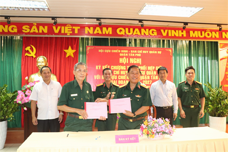 Ban CHQS quận Tân Phú ký kết phối hợp với Hội Cựu chiến binh quận