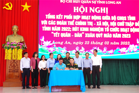 Bộ CHQS tỉnh Long An tổng kết phối hợp với các đoàn thể chính trị - xã hội và Hội Chữ thập đỏ