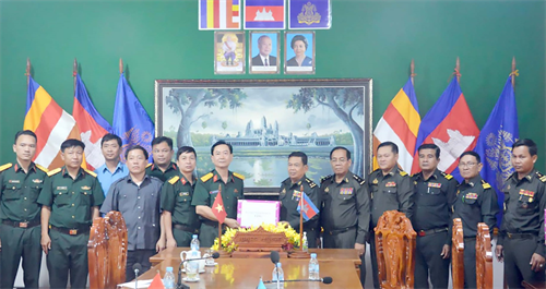 Hội đàm triển khai công tác tìm kiếm hài cốt liệt sĩ tại Campuchia