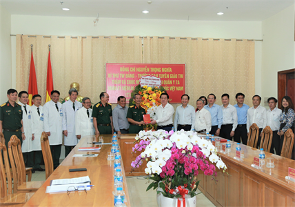 Trưởng Ban Tuyên giáo Trung ương thăm, chúc mừng Bệnh viện Quân y 175 và Bệnh viện Quân y 7A
