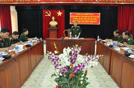 Đẩy mạnh học tập và làm theo tư tưởng, đạo đức, phong cách Hồ Chí Minh phải xuyên suốt, thường trực trong mỗi cán bộ, chiến sĩ LLVT Quân khu 7