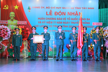 Lực lượng vũ trang tỉnh Tây Ninh đón nhận Huân chương Bảo vệ Tổ quốc hạng Ba