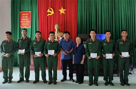 Sư đoàn 5 họp mặt cấp ủy, chính quyền địa phương và gia đình chiến sĩ mới