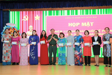Công ty Đông Hải họp mặt kỷ niệm 113 năm Ngày Quốc tế Phụ nữ