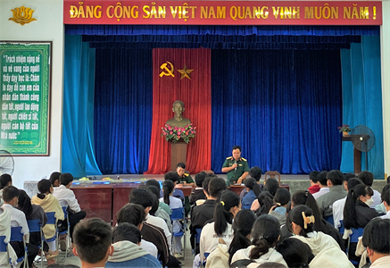 Ban CHQS huyện Vĩnh Hưng tuyên truyền tuyển sinh quân sự