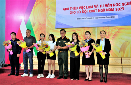 Bộ Tư lệnh TPHCM giới thiệu việc làm và tư vấn học nghề cho bộ đội xuất ngũ