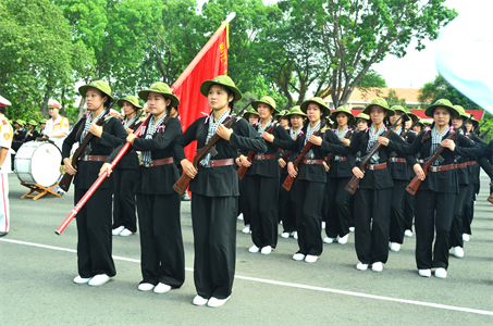 Trong thời bình, những trường hợp nào được tạm hoãn, miễn thực hiện nghĩa vụ Dân quân tự vệ?