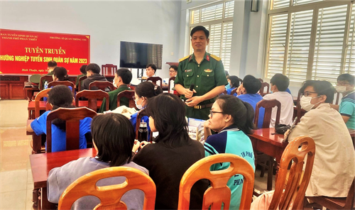 Ban CHQS thành phố Phan Thiết tư vấn tuyển sinh quân sự