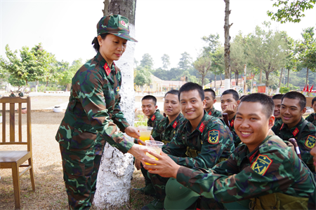 Tiếp sức thao trường mùa huấn luyện