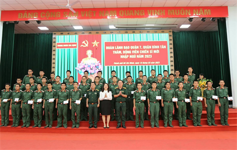 Lãnh đạo Quận 7 thăm, động viên chiến sĩ mới nhập ngũ năm 2023