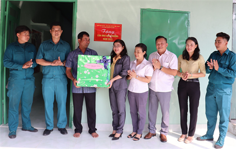 Tặng căn nhà hậu phương cho gia đình có 3 anh em tình nguyện nhập ngũ năm 2023