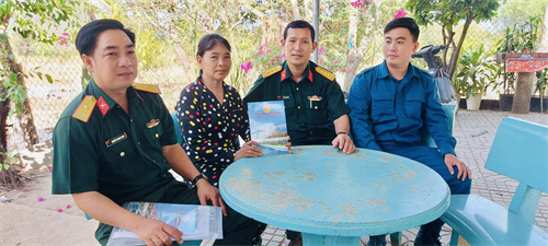 Bộ CHQS tỉnh Bà Rịa - Vũng Tàu thăm, tặng quà gia đình quân nhân dự bị có hoàn cảnh khó khăn