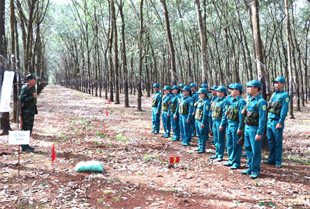 Xây dựng lực lượng tự vệ vững mạnh trên quê hương Phú Riềng Đỏ anh hùng