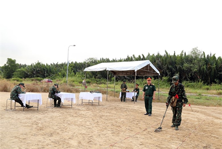 79 học viên tham gia lớp đào tạo cấp đổi chứng chỉ rà phá bom, mìn, vật nổ