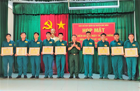 Huyện Hóc Môn họp mặt kỷ niệm ngày Truyền thống Dân quân tự vệ