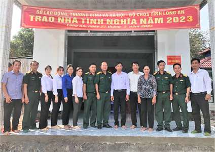 Bộ Chỉ huy Quân sự tỉnh Long An bàn giao nhà tình nghĩa