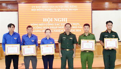 Huyện Phú Riềng, tỉnh Bình Phước tổng kết công tác tuyển quân năm 2023
