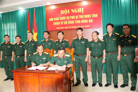 Hội nghị bàn giao chức vụ Phó Bí thư Đảng ủy Quân sự tỉnh, Chính ủy Bộ CHQS tỉnh Đồng Nai
