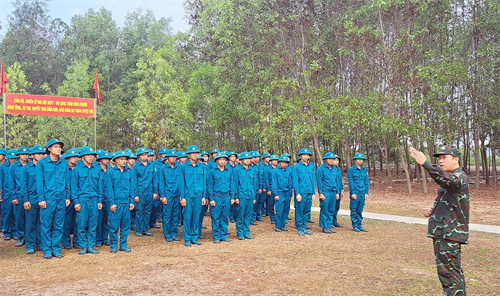 Tỉnh Bình Phước: Đại đội Dân quân luân phiên tập trung đợt I năm 2023 bắn đạn thật