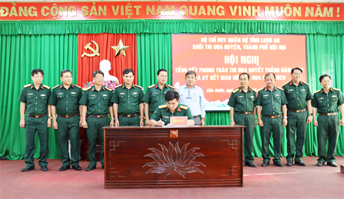 Khối thi đua huyện, thành phố nội địa LLVT tỉnh Long An ký kết giao ước thi đua năm 2023