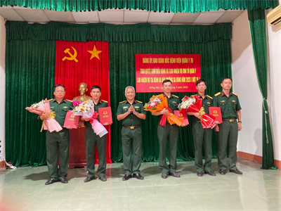 Bệnh viện Quân y 7B luân phiên y, bác sĩ công tác tại đảo Trường Sa Đông, huyện đảo Trường Sa.