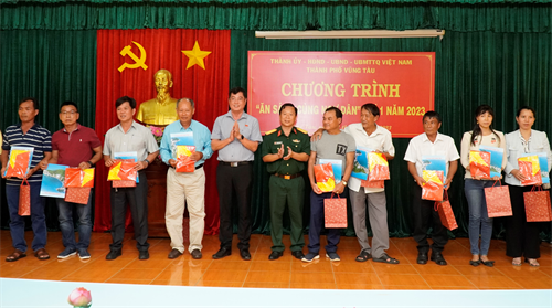 Lãnh đạo thành phố Vũng Tàu “Ăn sáng cùng ngư dân”