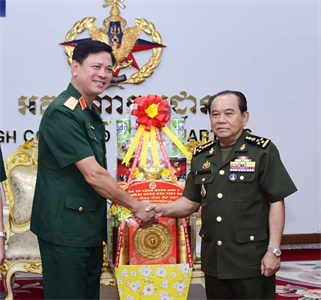 Bộ Tư lệnh Quân khu 7 thăm, chúc tết Chol Chnam Thmay tại Campuchia