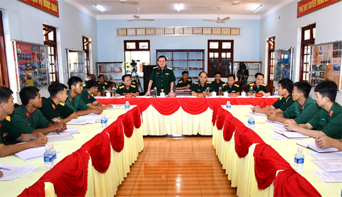 Trung tướng Trần Hoài Trung, Bí thư Đảng ủy, Chính ủy Quân khu dự sinh hoạt chi bộ đại đội tại Sư đoàn 302