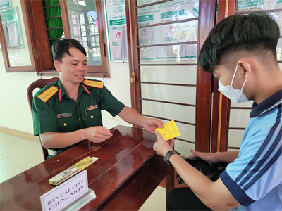Huyện Vĩnh Hưng đăng ký nghĩa vụ quân sự lần đầu cho nam công dân tuổi 17