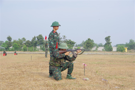 “Tiếng nổ” đầu tiên của chiến sĩ mới